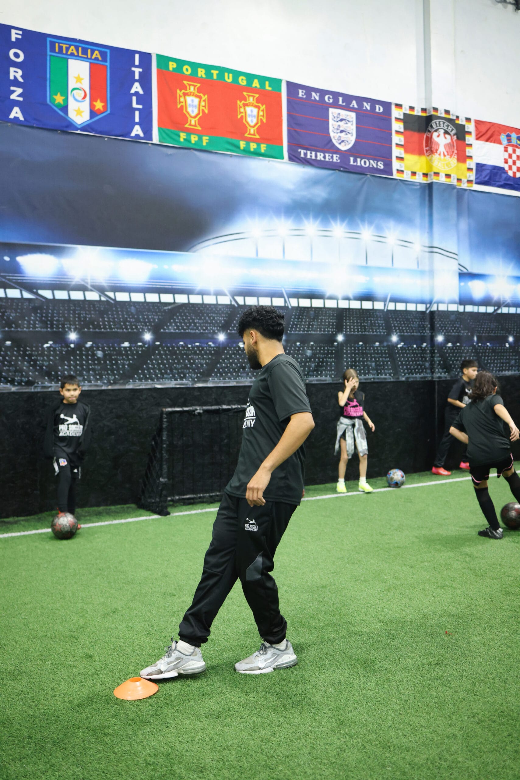 5K2A8730 Youth soccer players practicing ball control and footwork at an indoor soccer facility