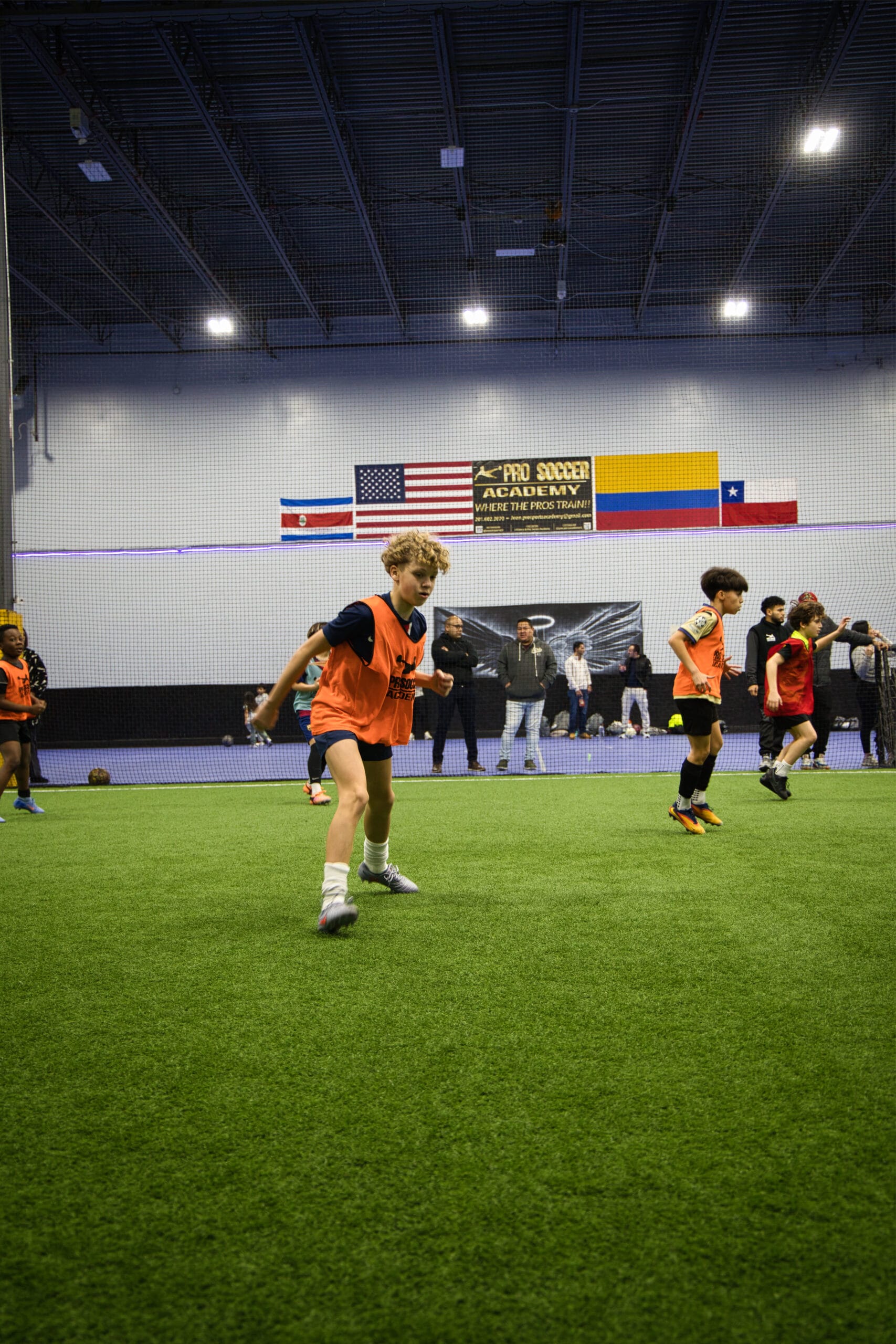 4Q8A0108 Young soccer players training on indoor turf field at Pro Soccer Academy